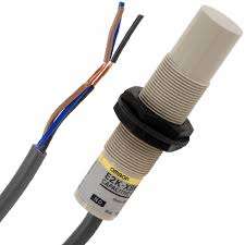 E2K-X8ME1 Cảm biến tiệm cận điện dung Omron