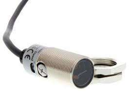 E3FB-DP12 Omron Cảm biến quang M18