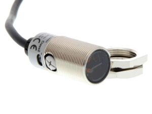 E3FB-DN12 2M Cảm biến quang Omron M18