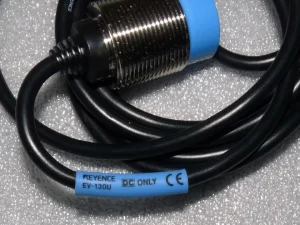 Cảm biến từ tiệm cận Keyence EV-130U